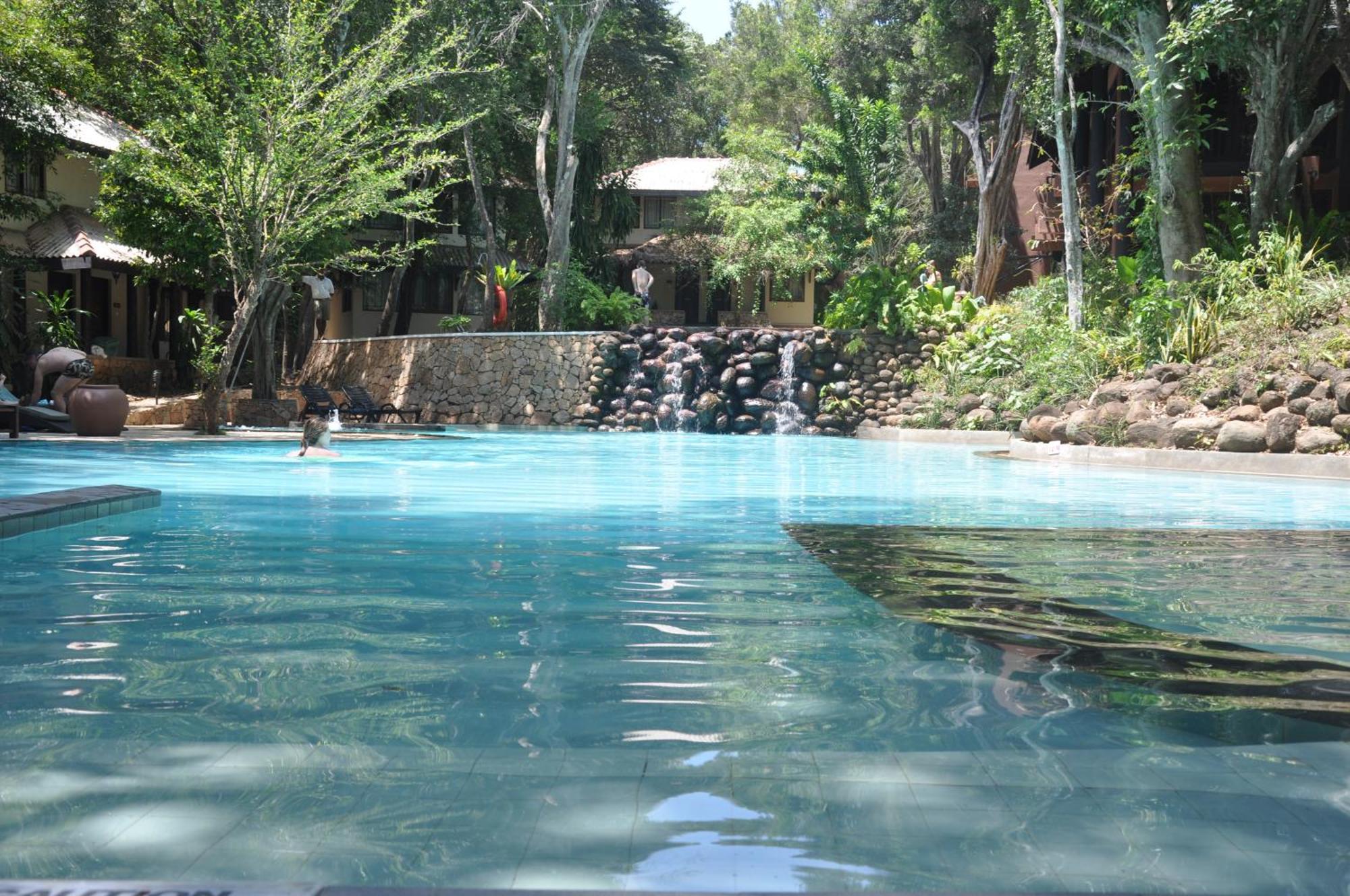 גיריטלה The Deer Park Hotel מראה חיצוני תמונה