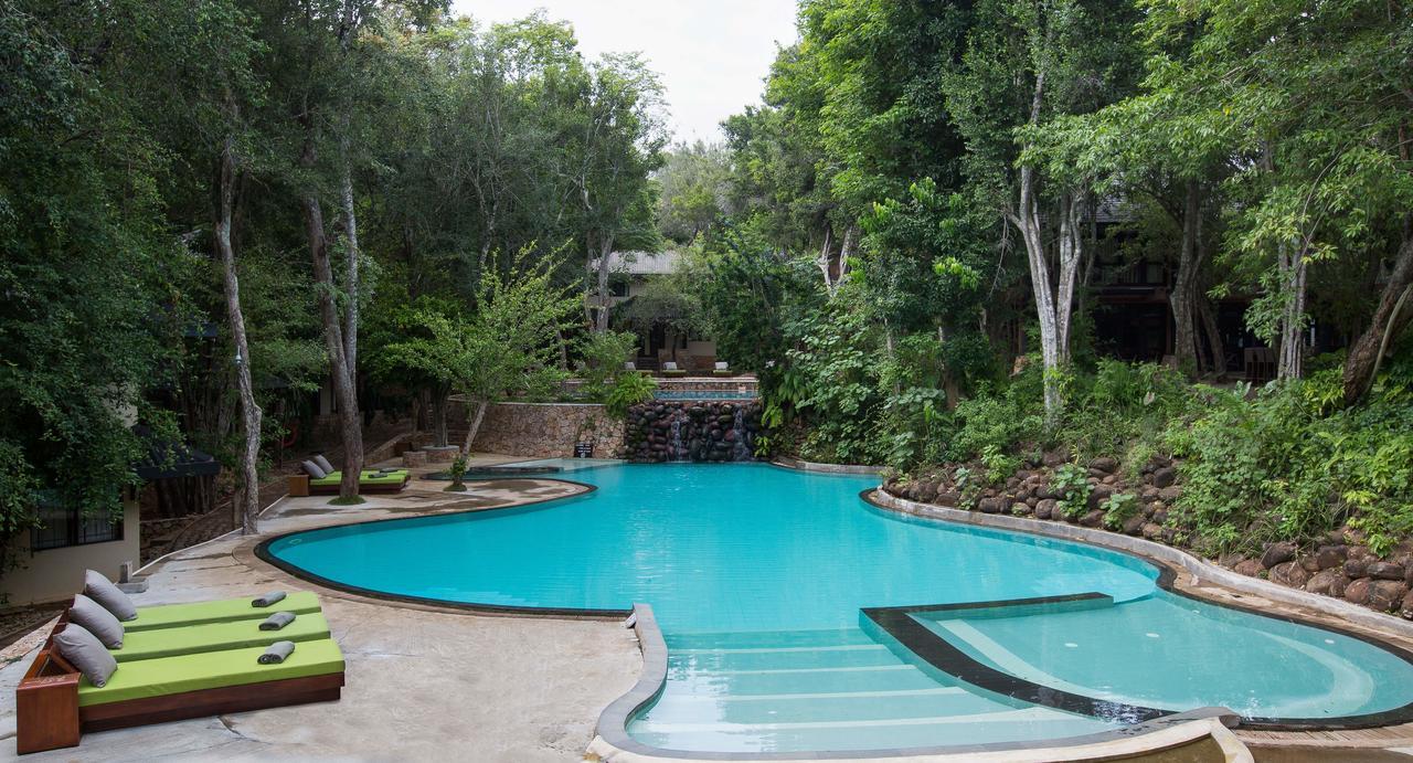גיריטלה The Deer Park Hotel מראה חיצוני תמונה