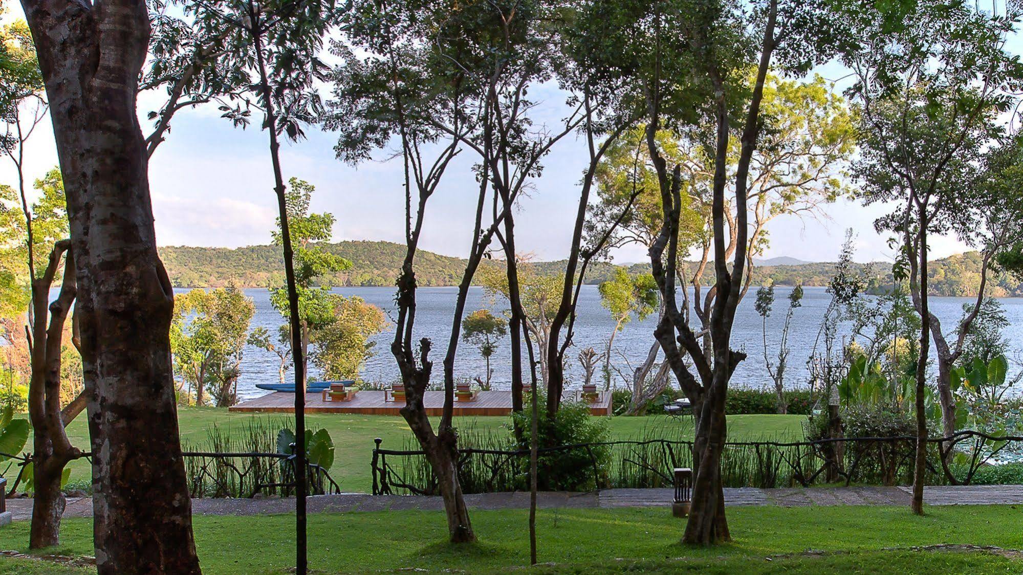 גיריטלה The Deer Park Hotel מראה חיצוני תמונה